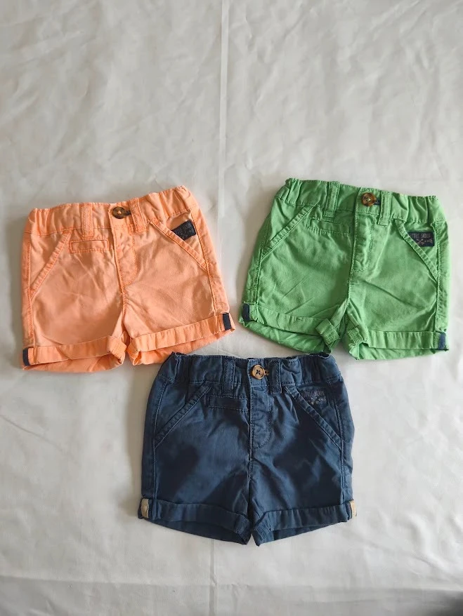 Lot de 3 shorts Kiabi 3 mois bleu vert orange